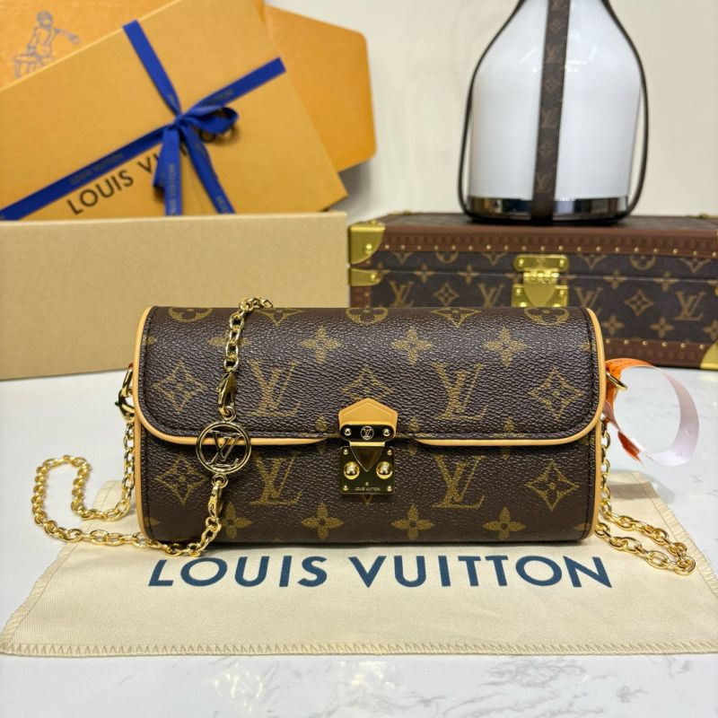 M13566 Pochette Camille